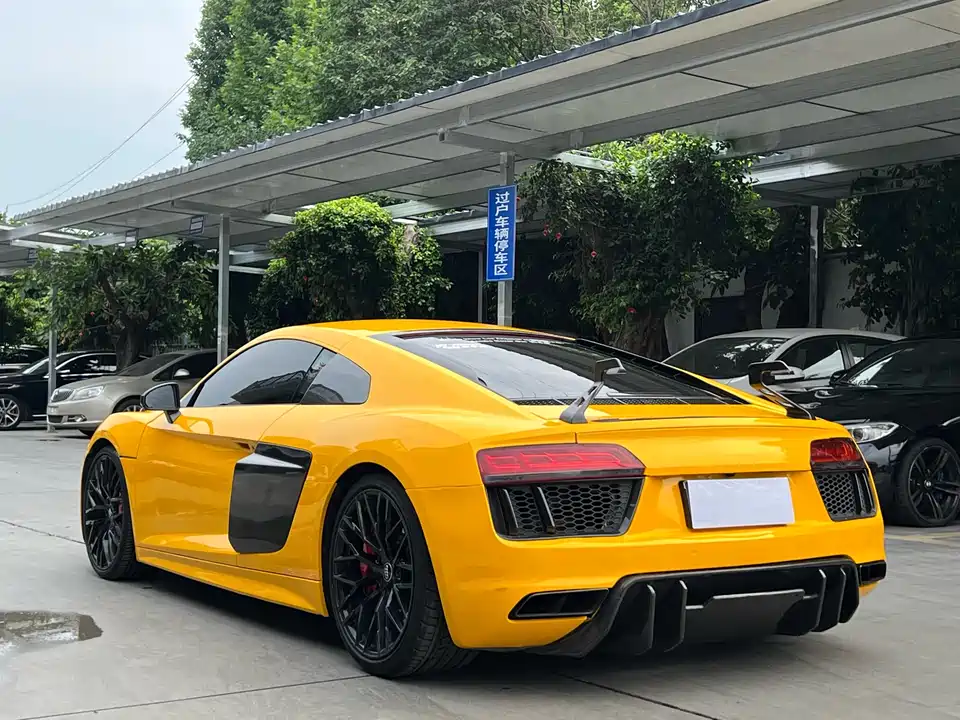 Audi R8