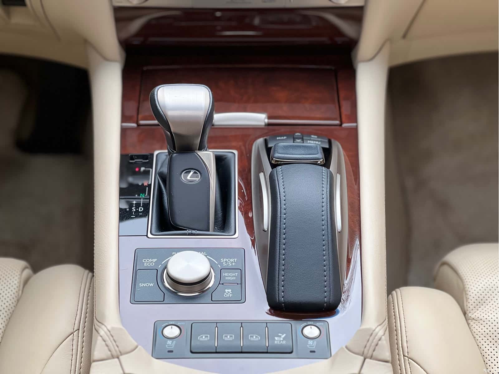 Lexus LS, 2015 17