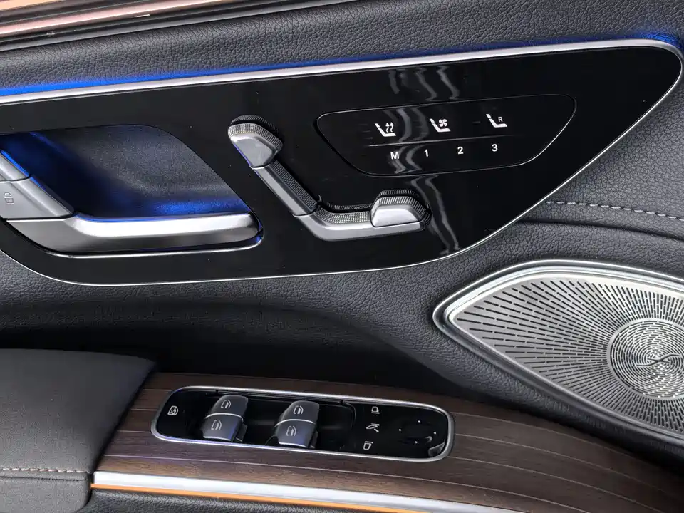 Mercedes-Benz EQS SUV