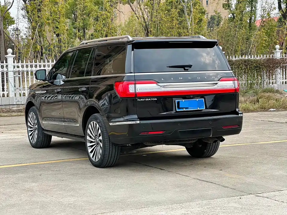Lincoln Navigator
