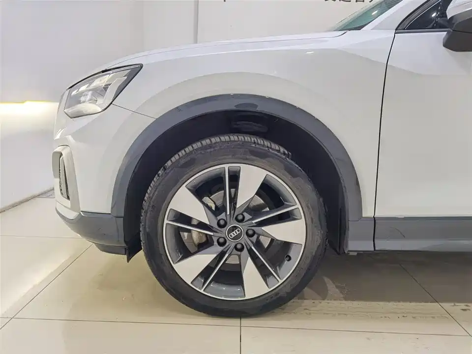 Audi Q2L
