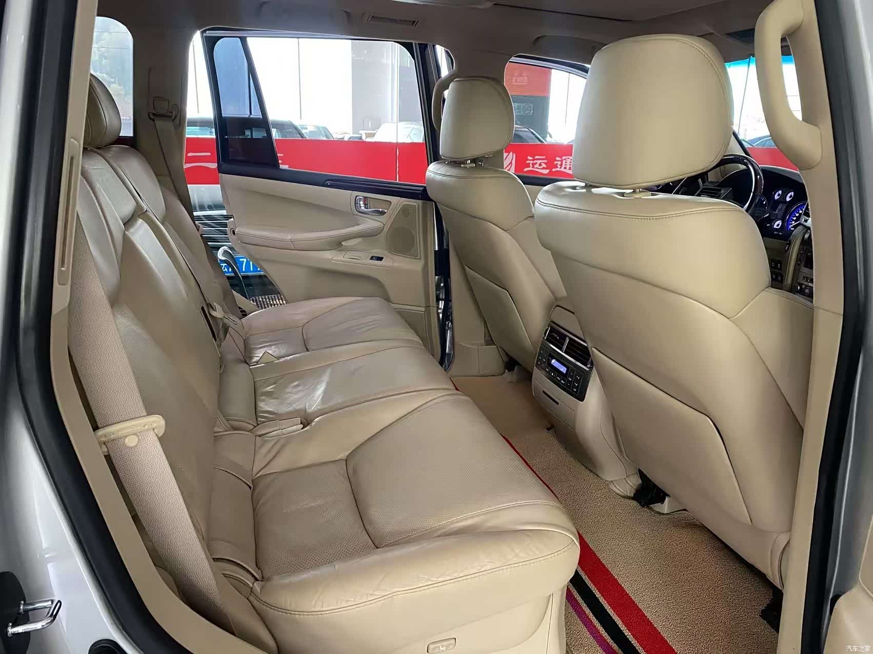 Lexus LX, 2010 14