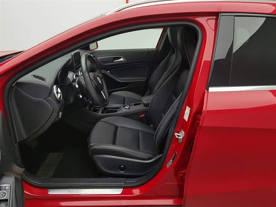 Mercedes-Benz GLA Mercedes-Benz GLA