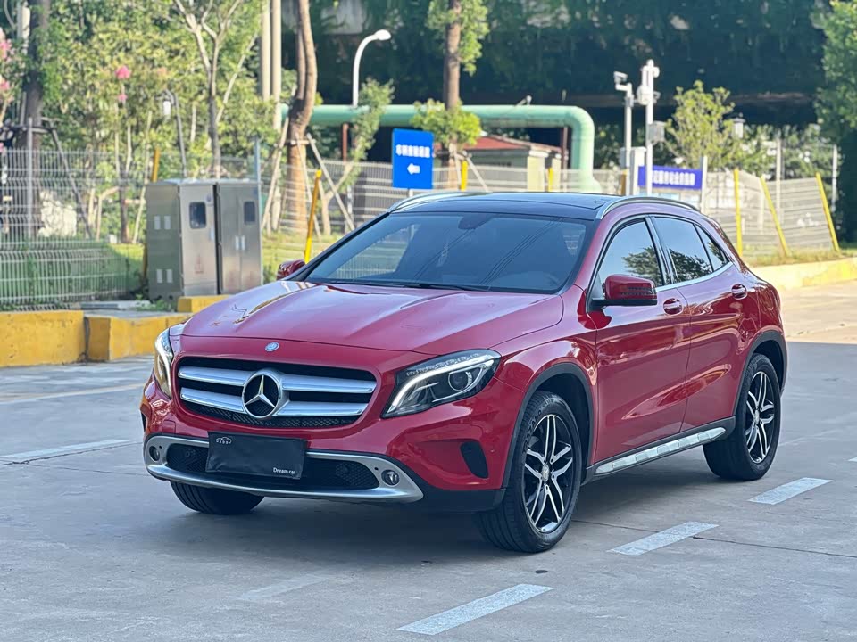 Mercedes-Benz GLA Mercedes-Benz GLA