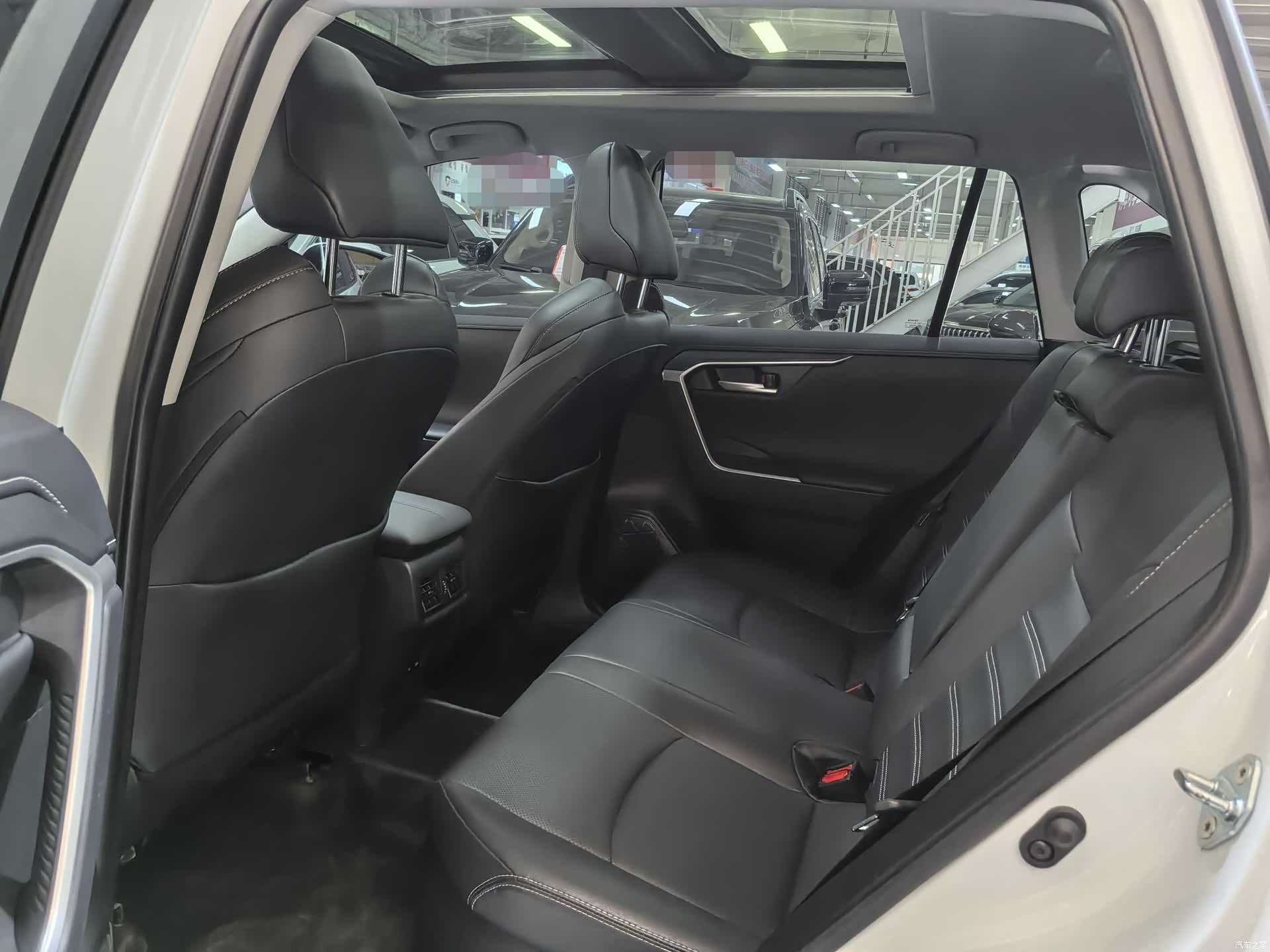 Toyota Wildlander, 2023 11