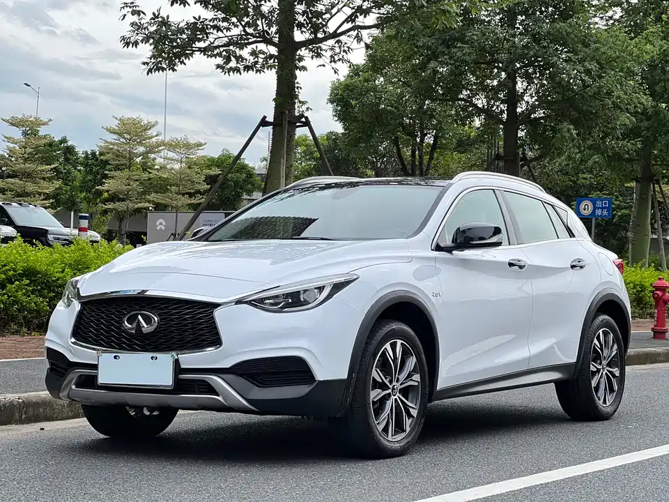 Infiniti QX30