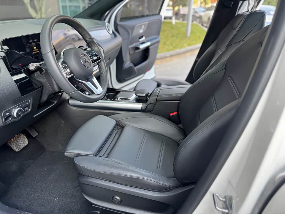 Mercedes-Benz GLA Mercedes-Benz GLA