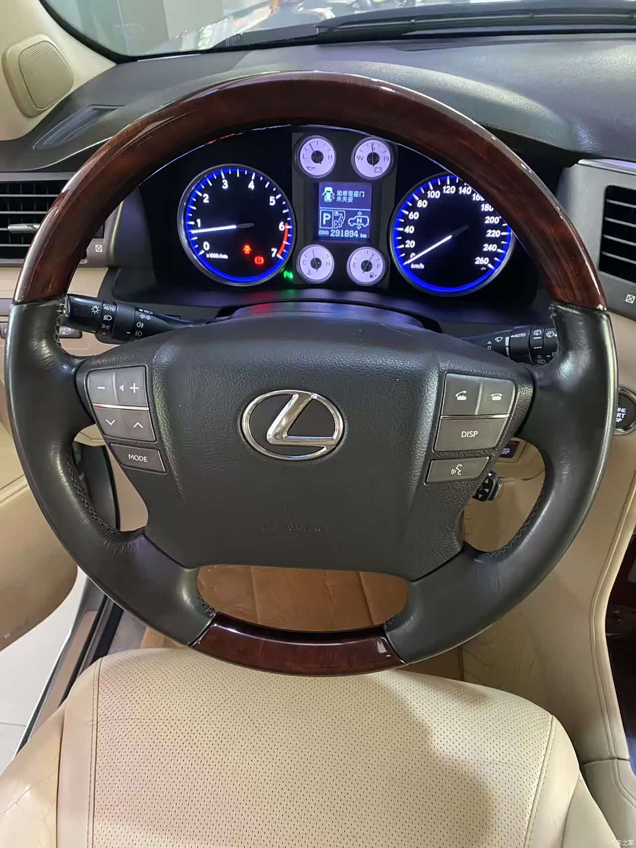 Lexus LX, 2010 12
