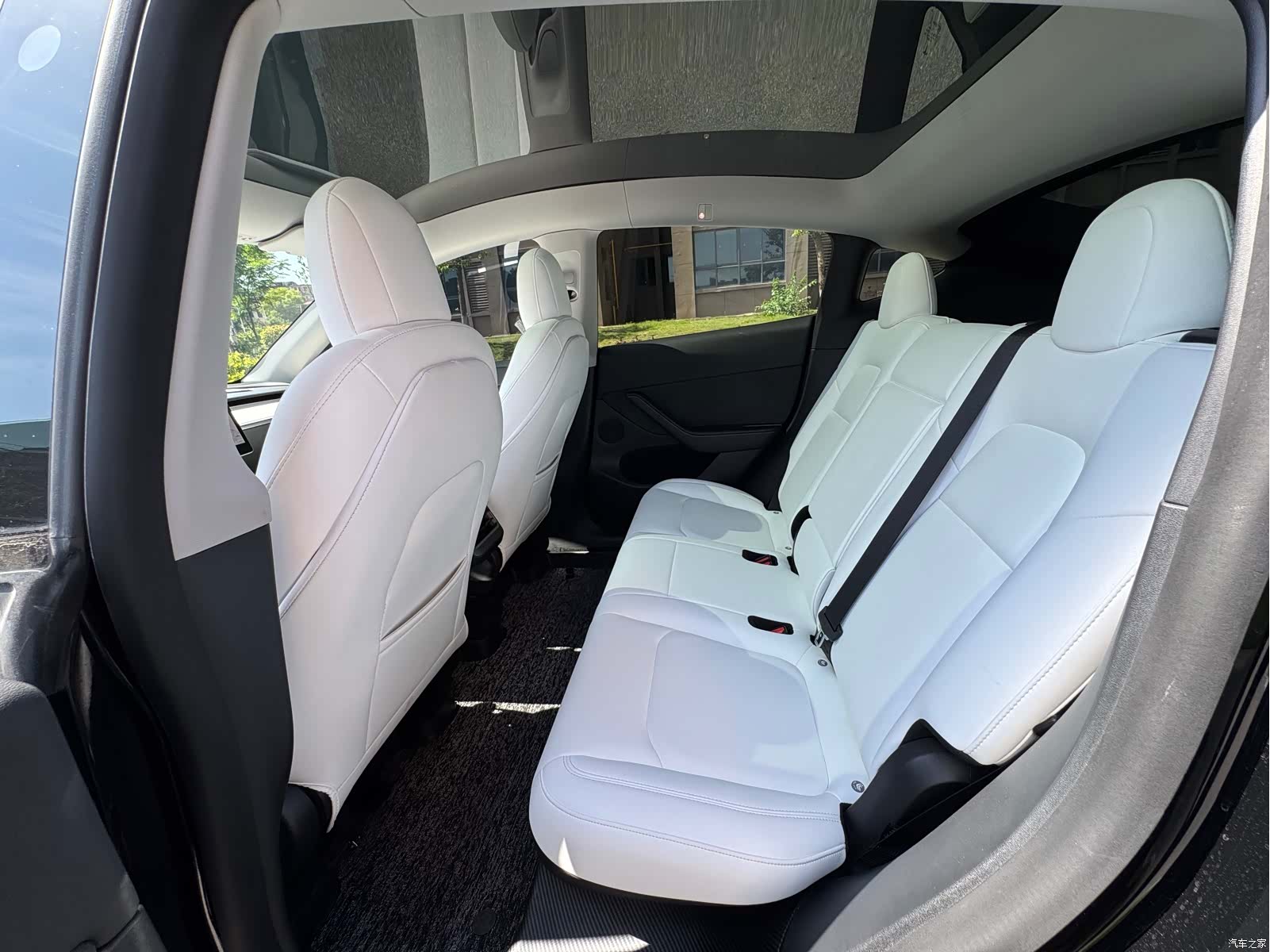Tesla Model Y, 2021 все фото