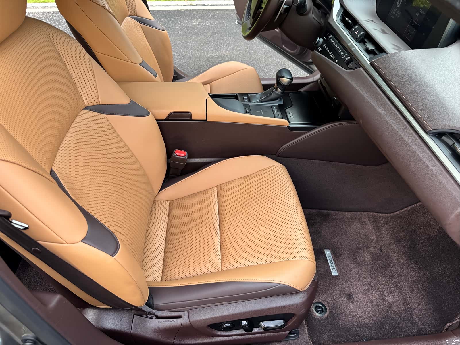 Lexus ES, 2020 все фото