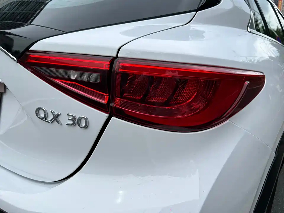 Infiniti QX30