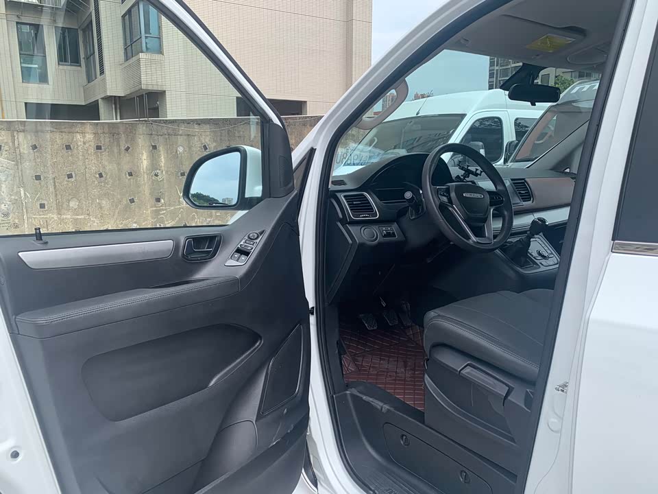 MAXUS Chase G10 MAXUS Chase G10