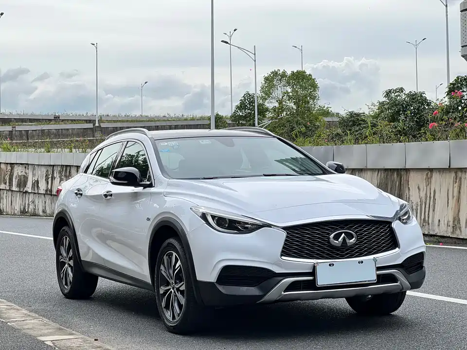 Infiniti QX30