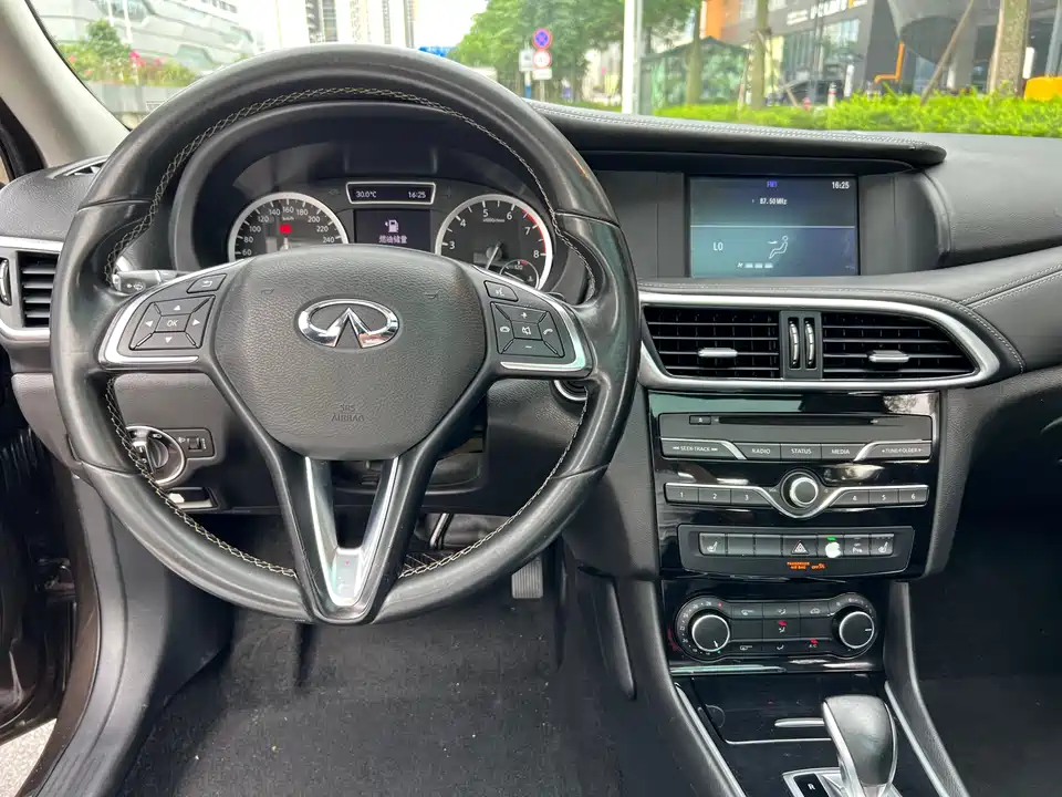 Infiniti QX30