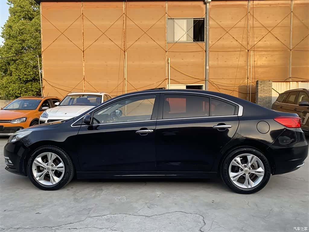 Zotye Z500, 2015 13