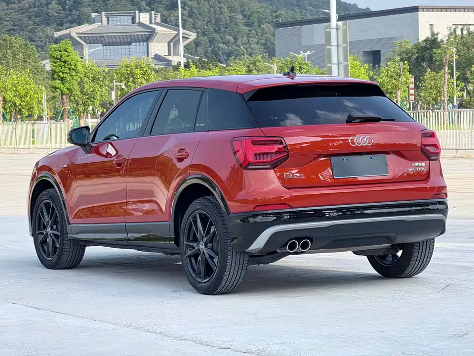 Audi Q2L