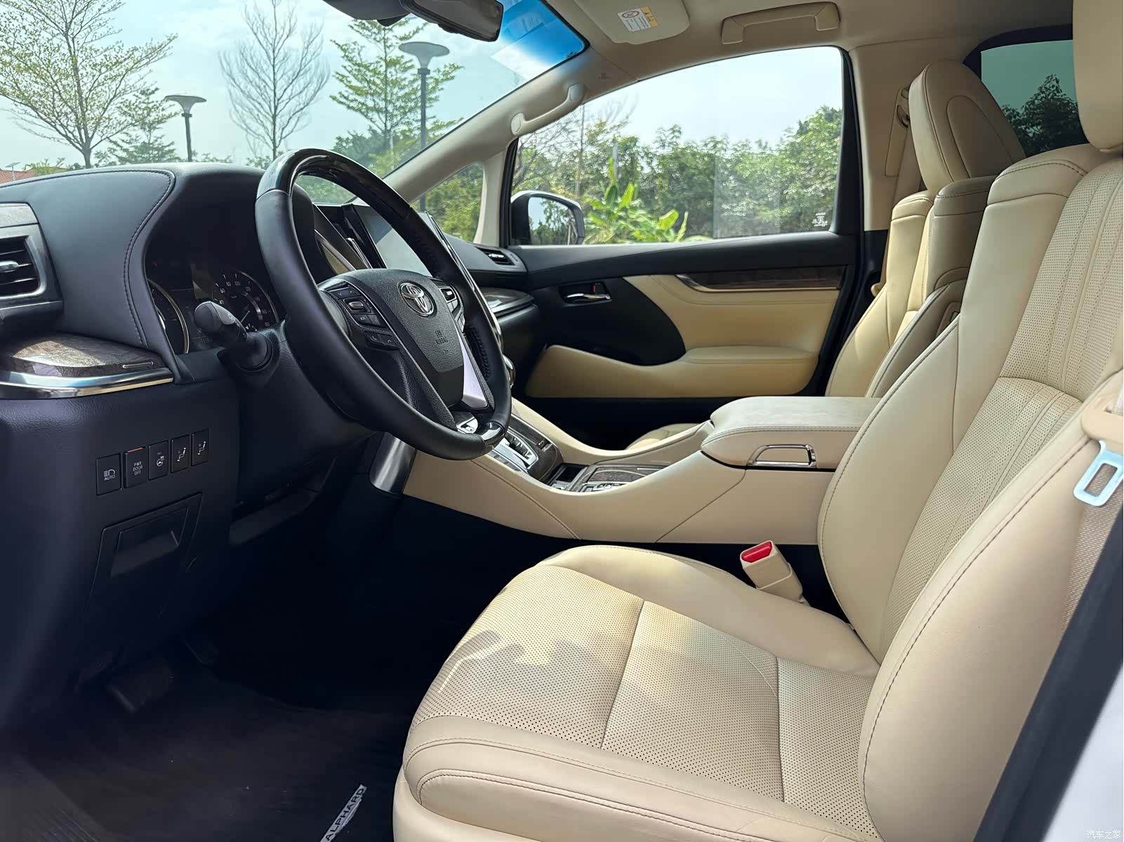 Toyota Alphard, 2021 10