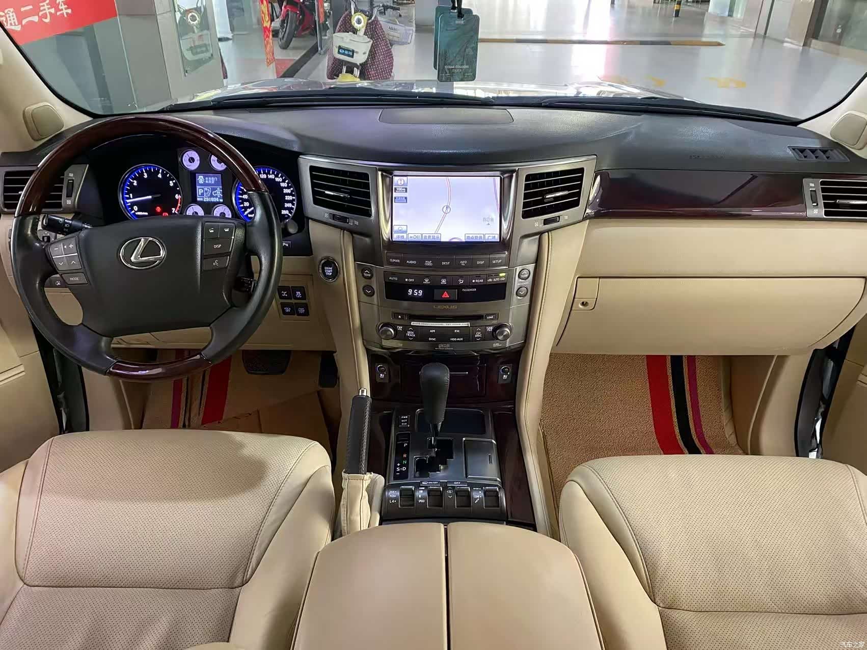 Lexus LX, 2010 10