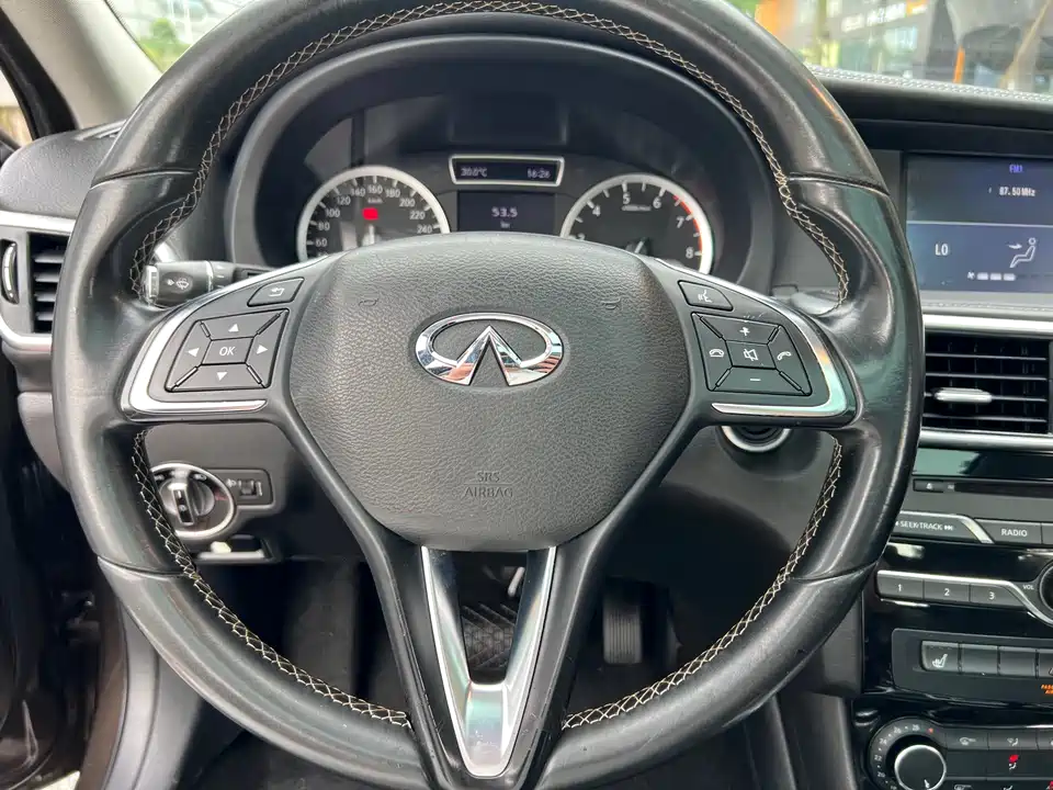Infiniti QX30