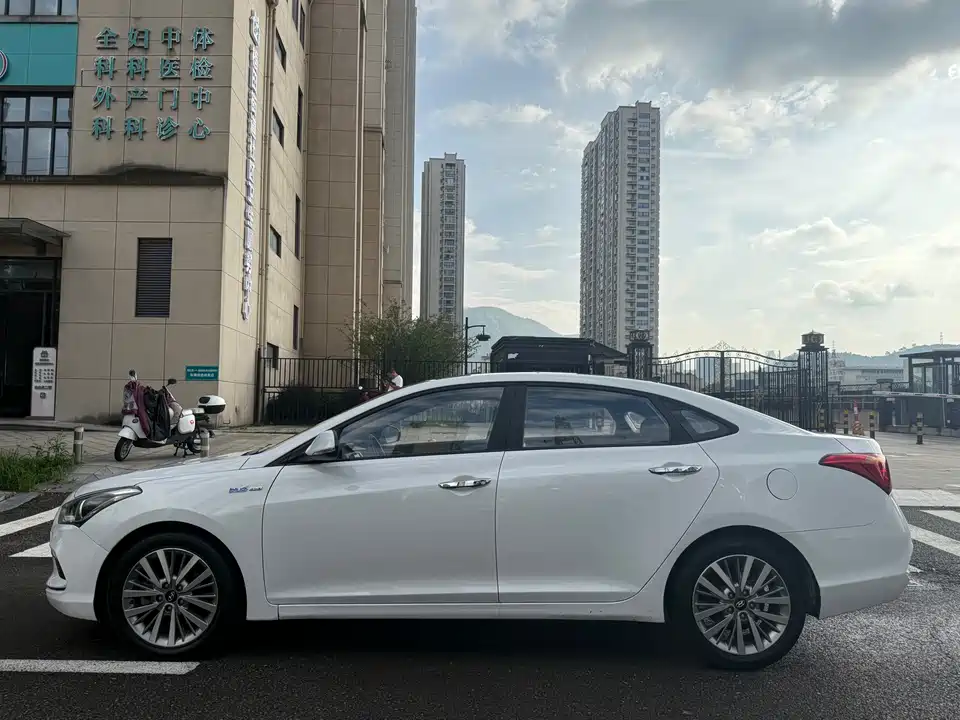 Hyundai Name picture