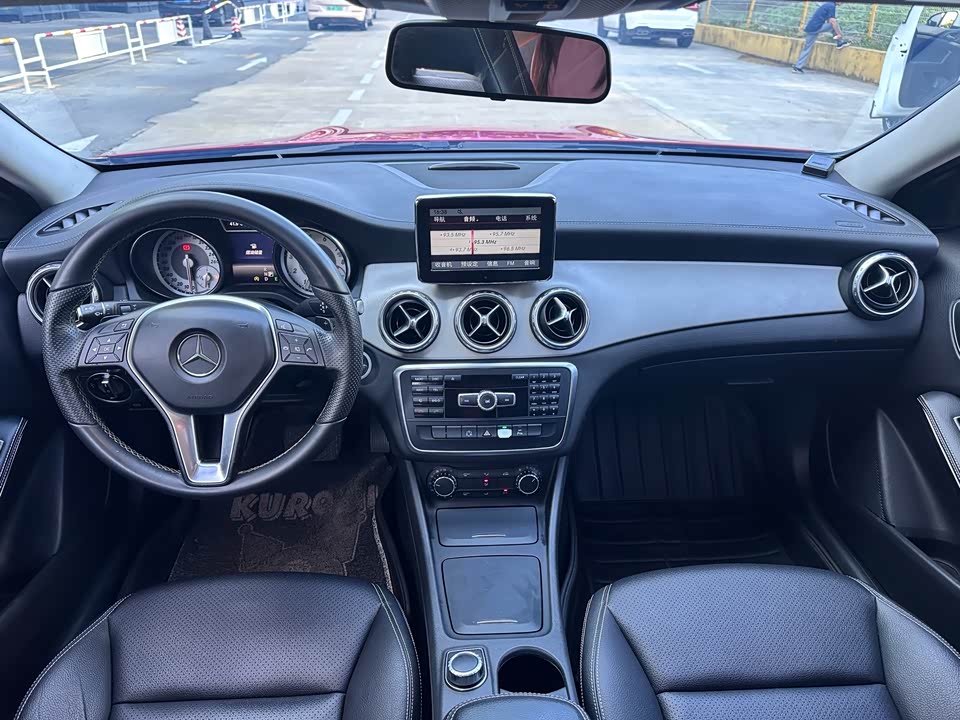 Mercedes-Benz GLA Mercedes-Benz GLA
