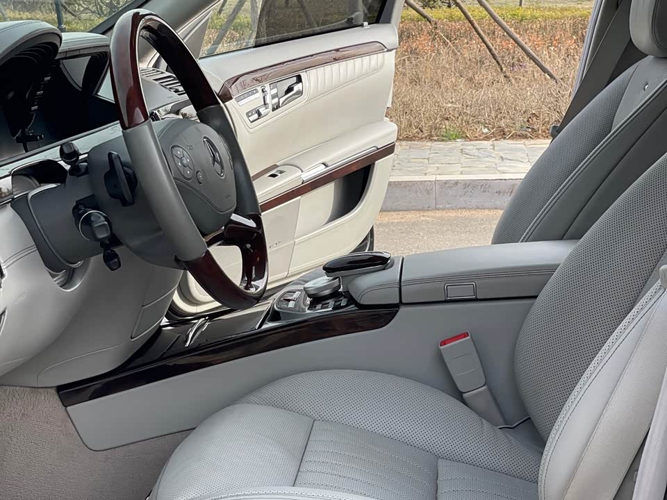 Mercedes-Benz S-class Mercedes-Benz S-class