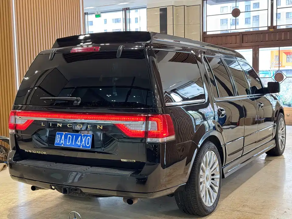 Lincoln Navigator