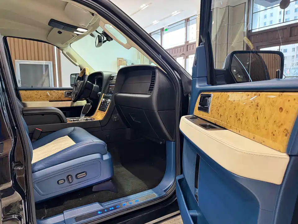 Lincoln Navigator