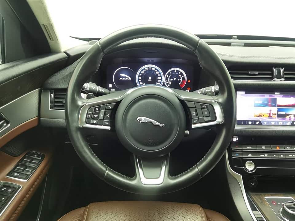Jaguar XFL