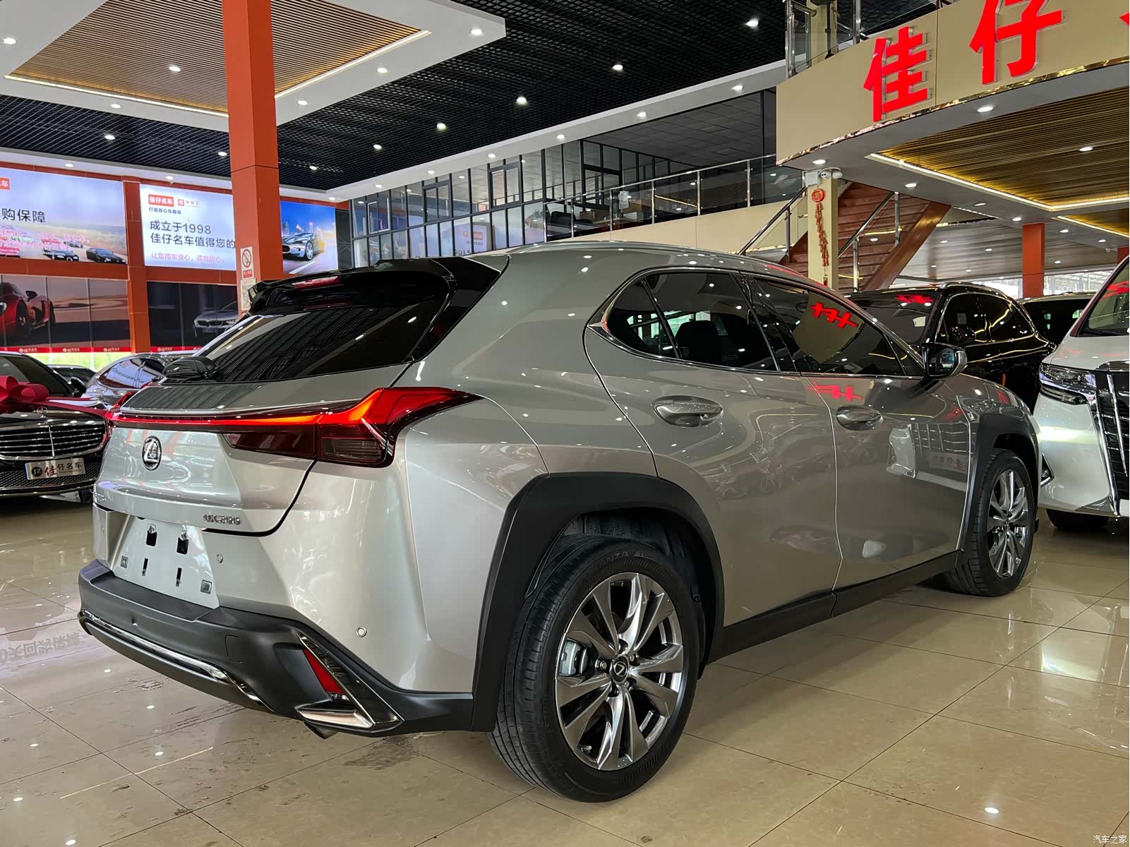 Lexus UX, 2019 4