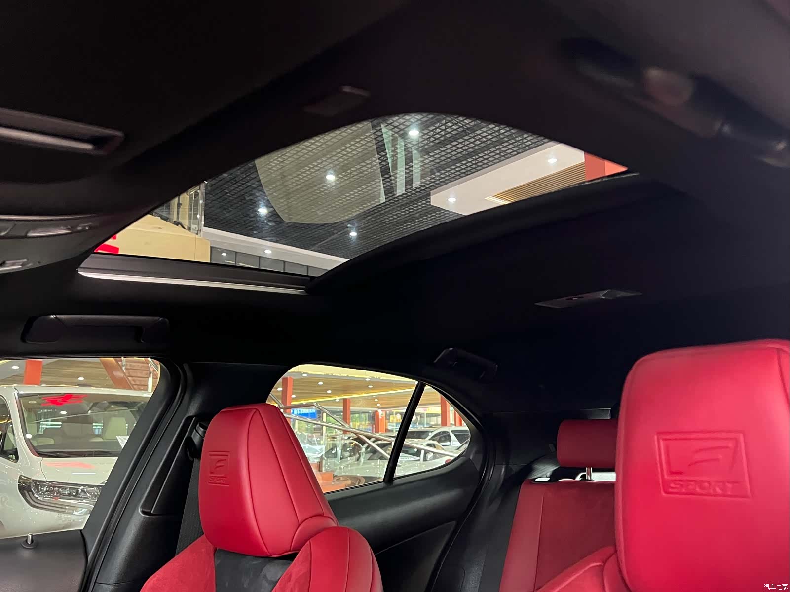 Lexus UX, 2019 14