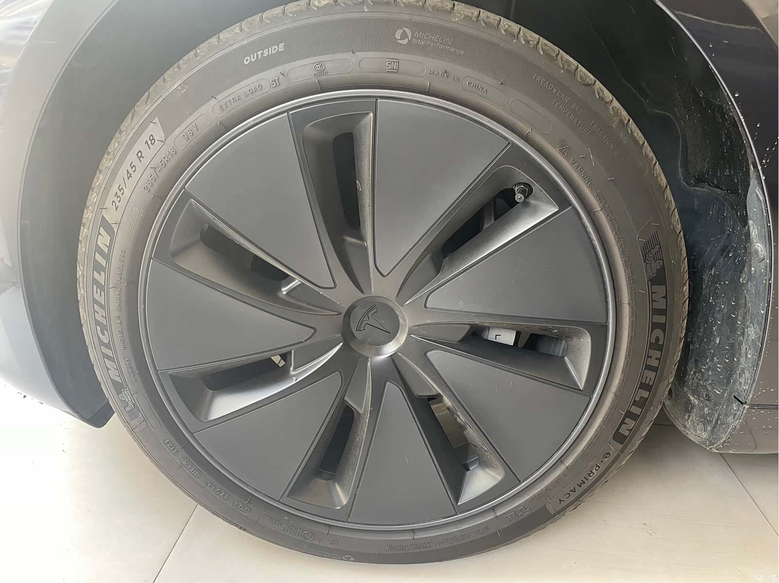 Tesla Model 3, 2024 11
