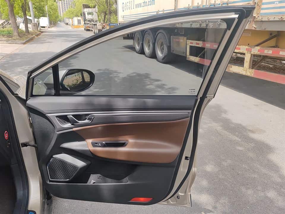 Geely Emgrand GS