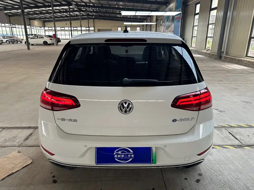 Volkswagen Golf*pure electricity