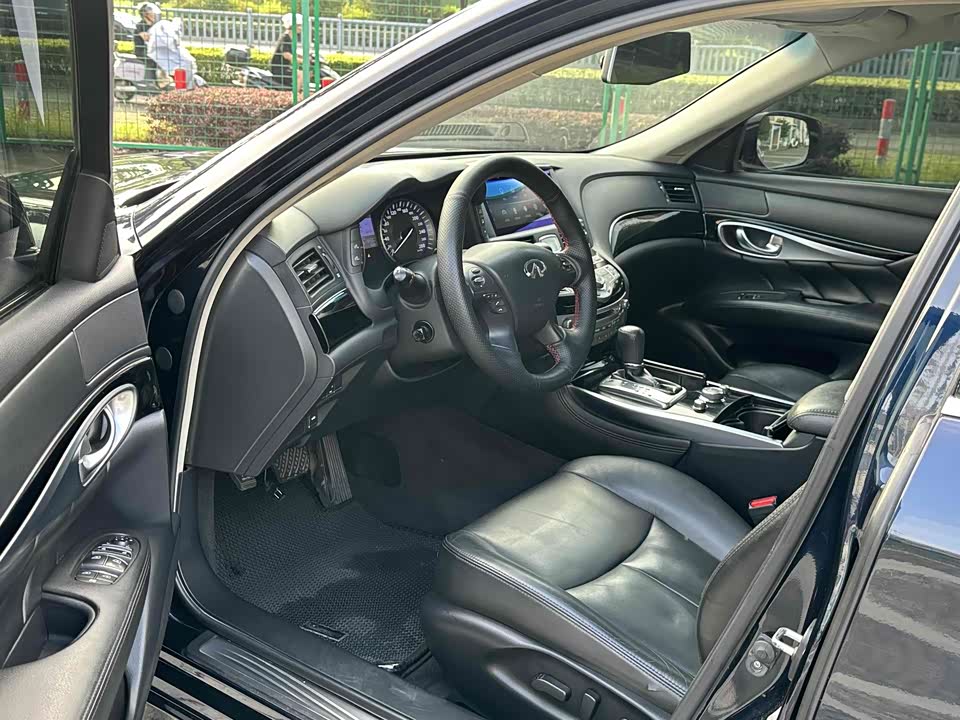 Infiniti Q70 Infiniti Q70
