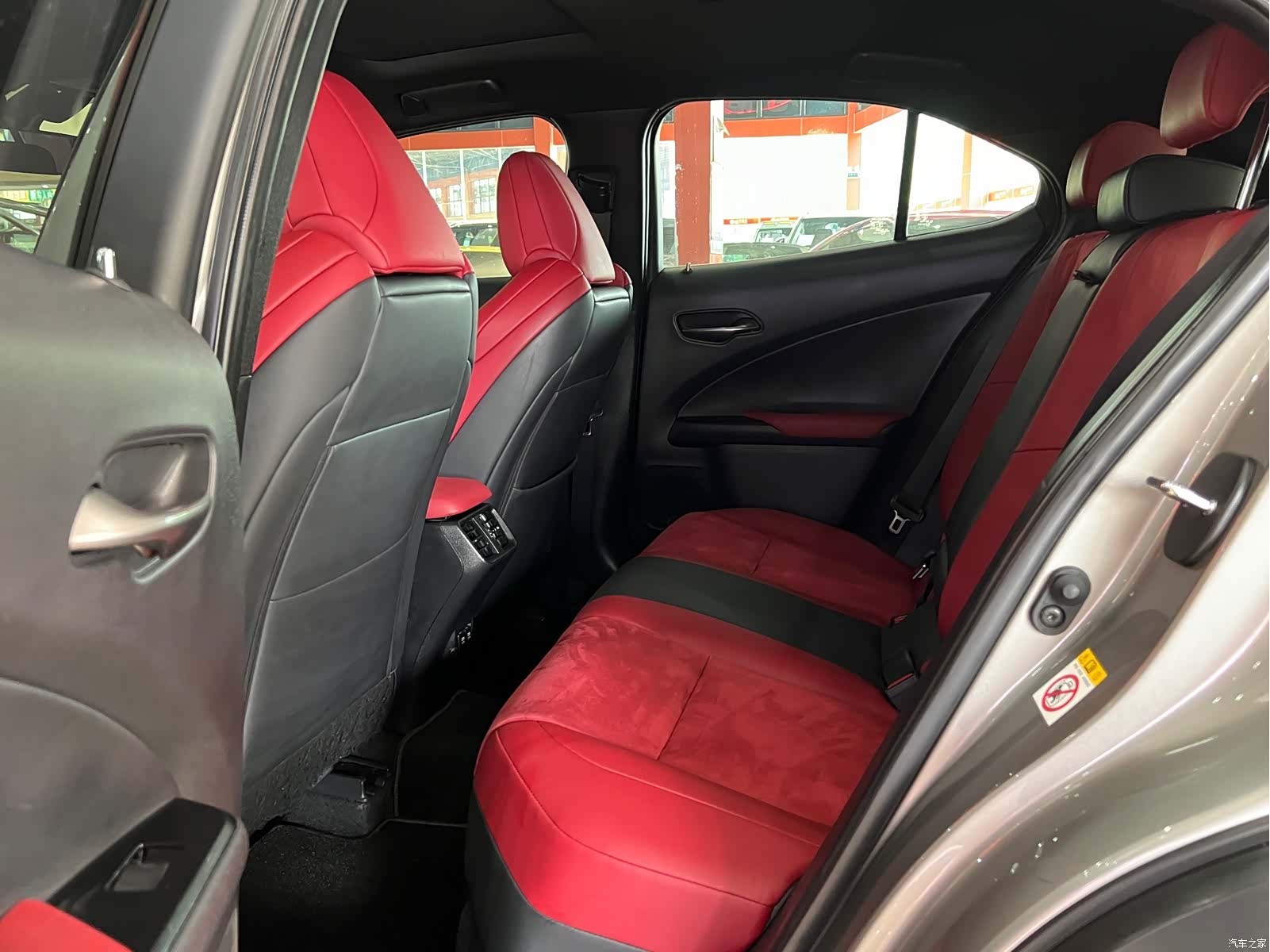 Lexus UX, 2019 8