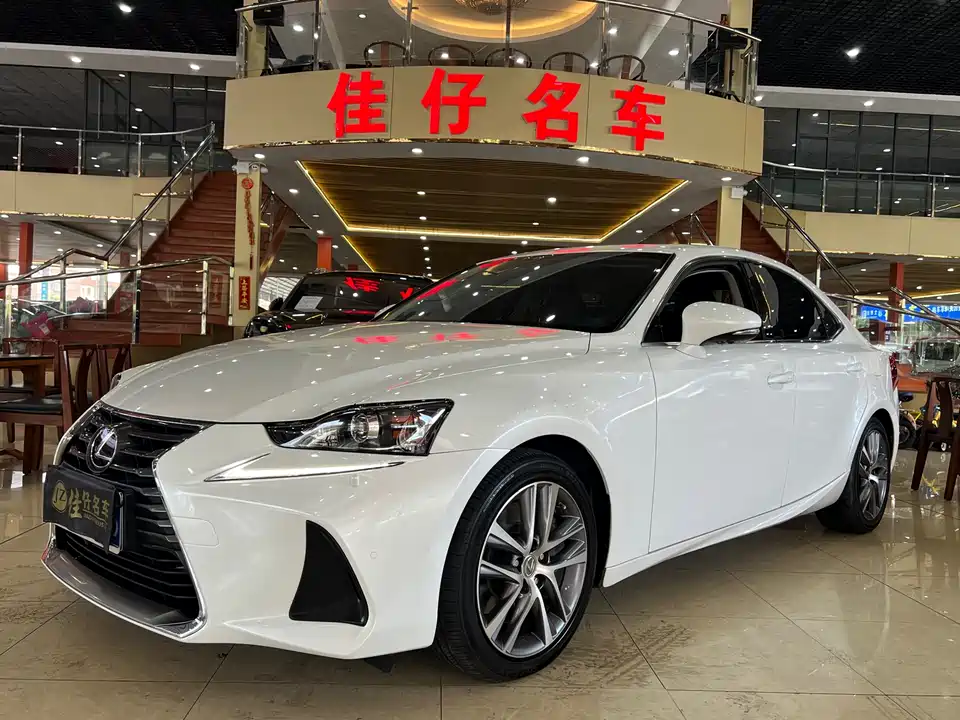 Lexus IS