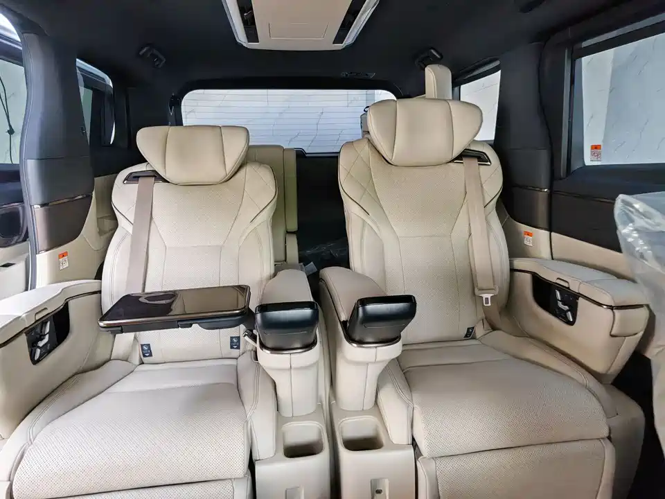 Toyota Elfa