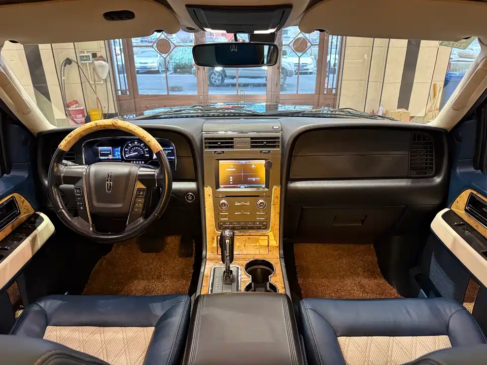 Lincoln Navigator