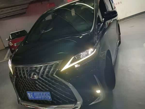 Lexus LM Lexus LM