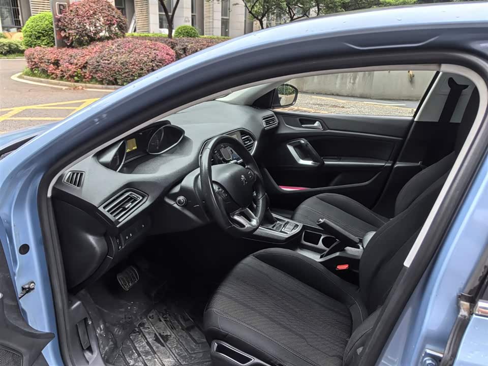 Peugeot 308S