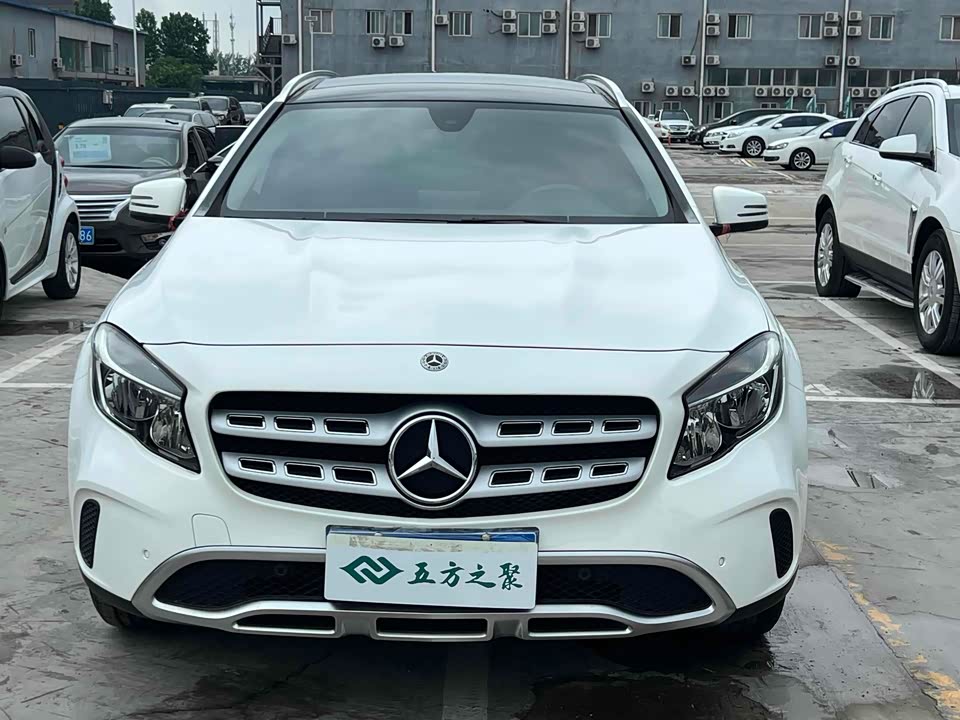 Mercedes-Benz GLA Mercedes-Benz GLA