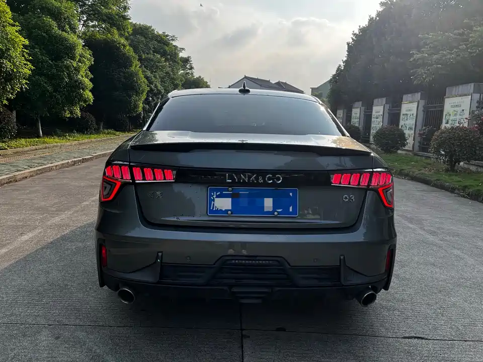 Lynk & Co 03