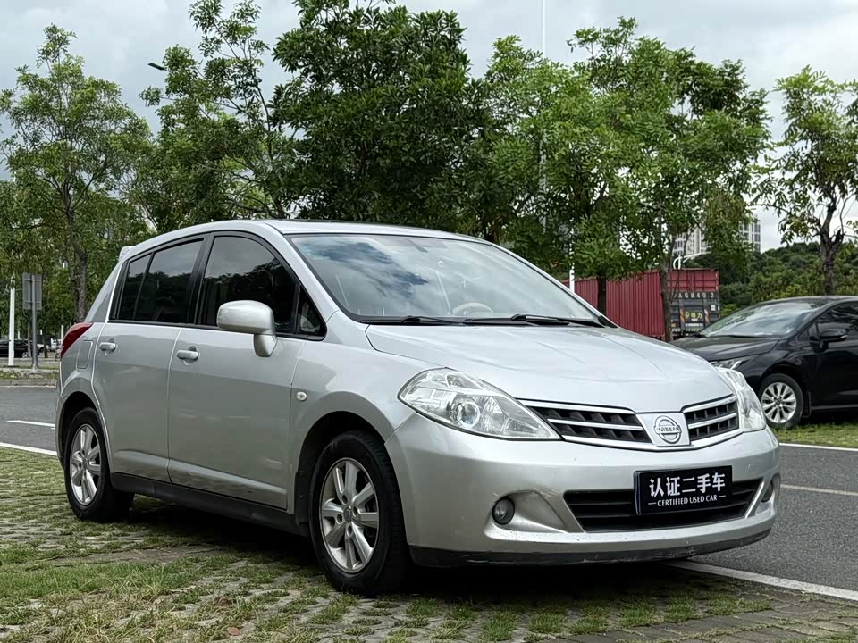 Nissan TIIDA Nissan TIIDA