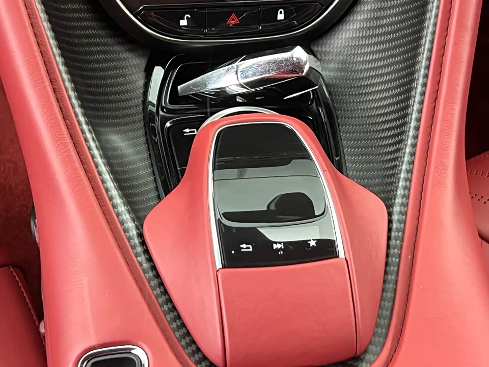 Aston Martin DB11 Aston Martin DB11