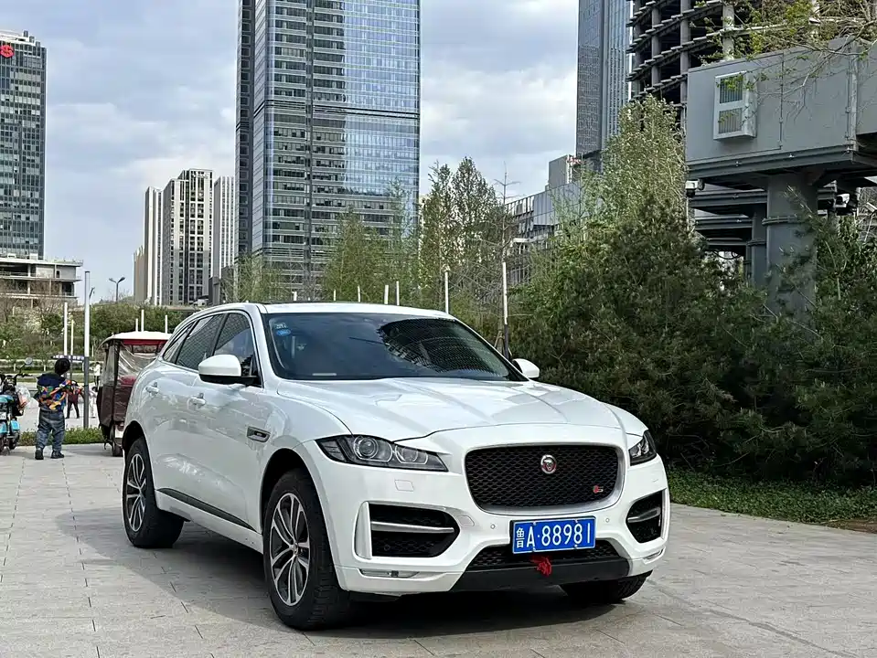 Jaguar F-PACE