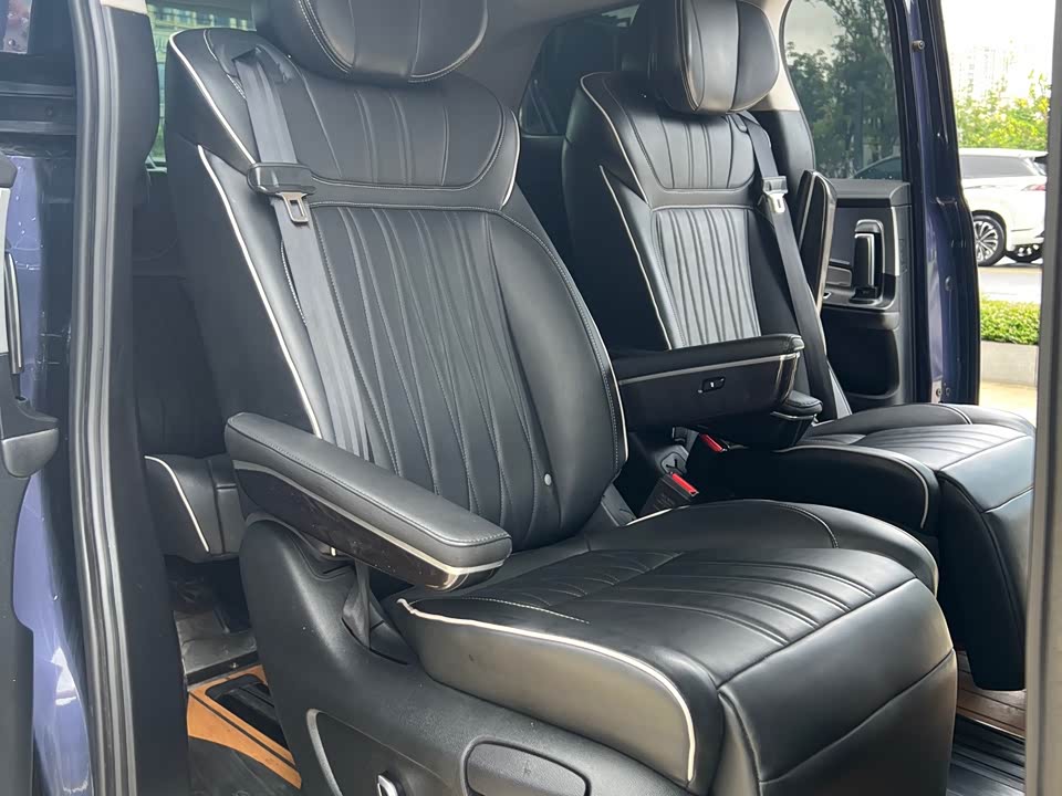 Roewe iMAX8
