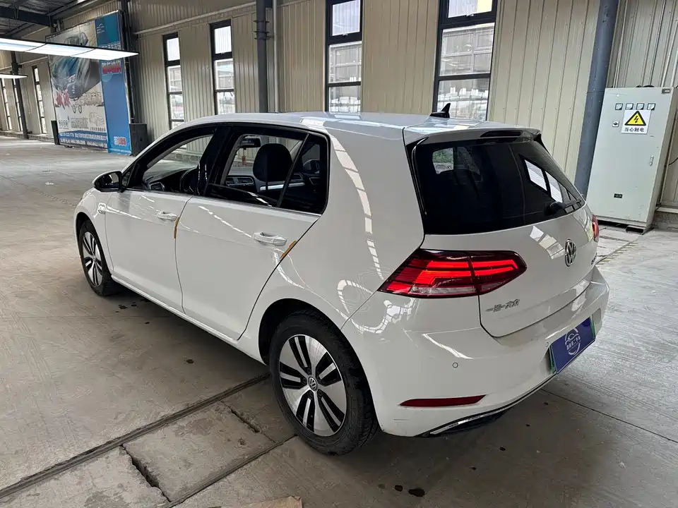 Volkswagen Golf*pure electricity