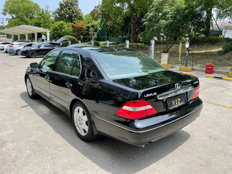 Lexus LS