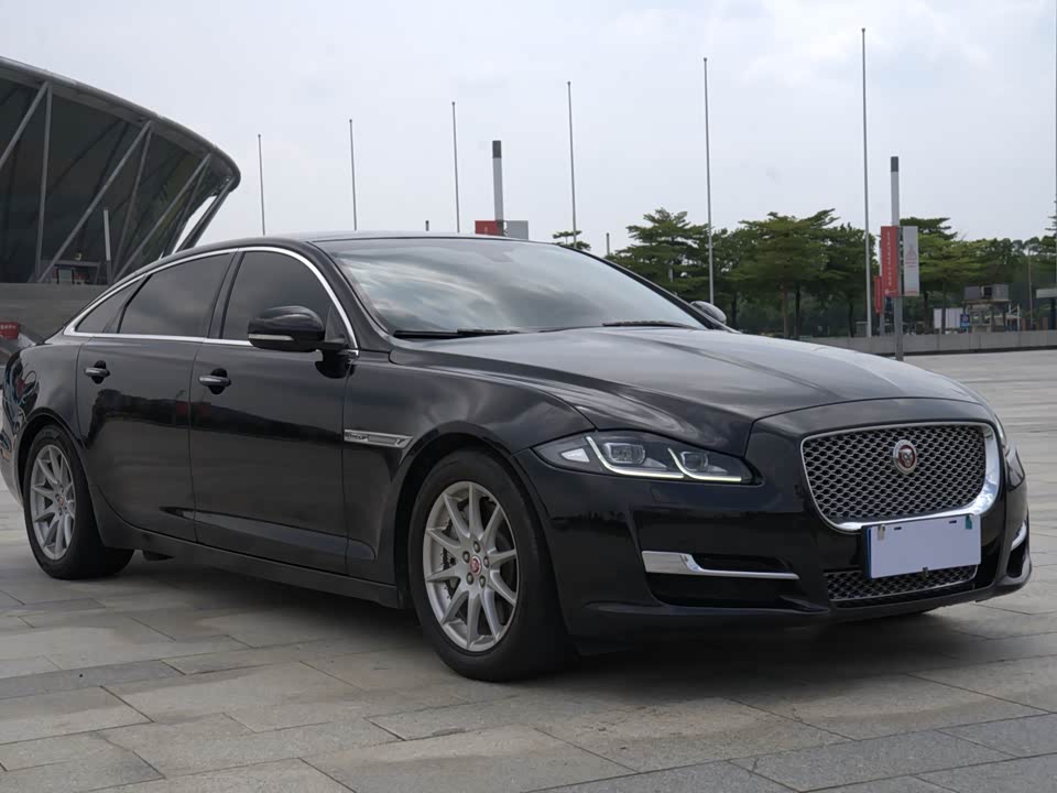 Jaguar XJ Jaguar XJ
